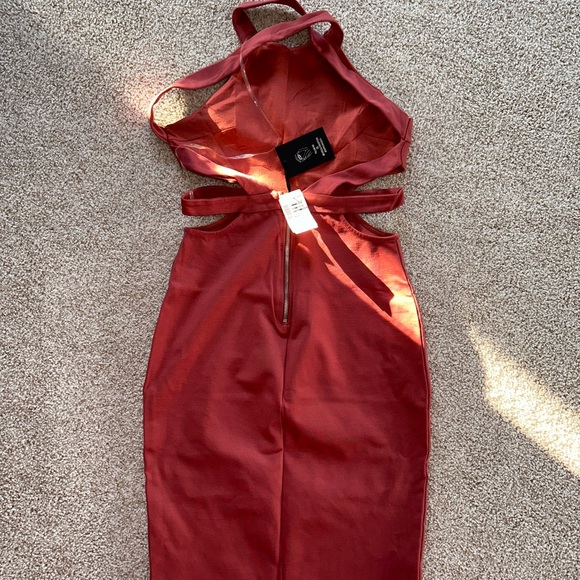 NWT LOVE CULTURE brick red short Cutout dress with zip Back closure size large - Picture 3 of 4